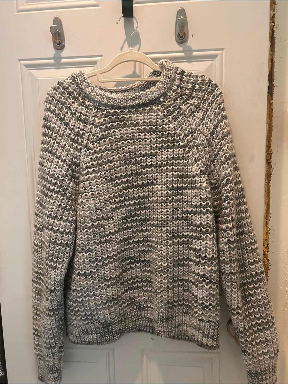 GAP Marled Crewneck Sweater in Gray and Cream